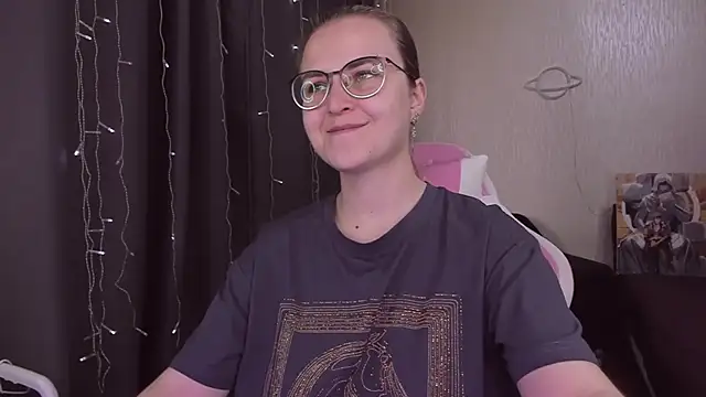 Snapshot of MissBrightShine chatting on September 21, 2025, 10:53 am MissBrightShine online show from September 21, 2025, 10:53 am