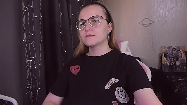 Snapshot of MissBrightShine chatting on October 7, 2025, 11:55 am MissBrightShine online show from October 7, 2025, 11:55 am