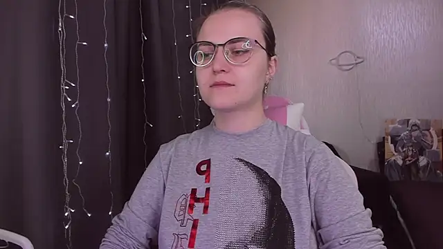 Snapshot of MissBrightShine chatting on September 30, 2025, 10:54 am MissBrightShine online show from September 30, 2025, 10:54 am