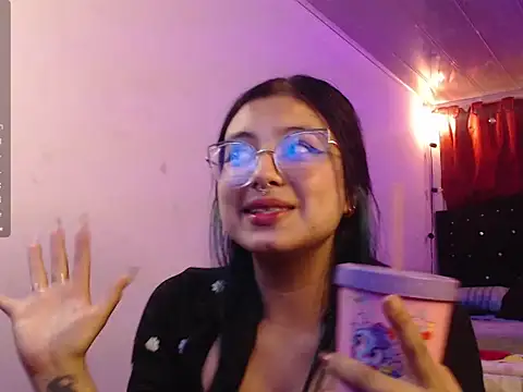 kitt kaat online show from November 3, 2025, 3:34 am