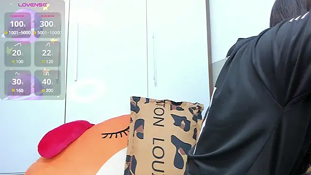 alonelove   online show from February 24, 2025, 6:27 am