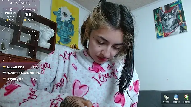 ZoeBakers  online show from February 28, 2025, 12:52 pm