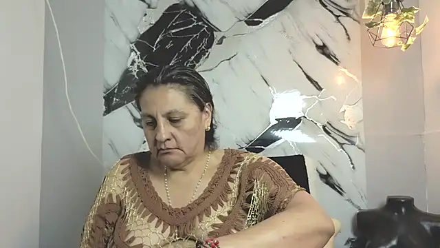 Snapshot of merlyna_goldens chatting on October 12, 2025, 12:01 am merlyna goldens online show from October 12, 2025, 12:01 am