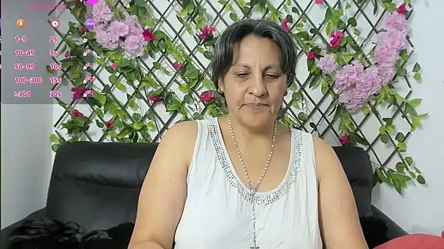 Snapshot of merlyna_goldens chatting on November 7, 2025, 11:30 pm merlyna goldens online show from November 7, 2025, 11:30 pm