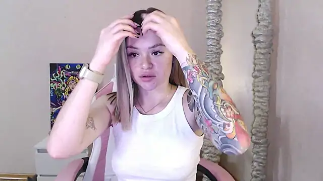 miaacatt online show from October 10, 2025, 11:33 am