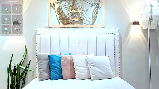 Paula Desousa online show from September 28, 2025, 5:42 pm