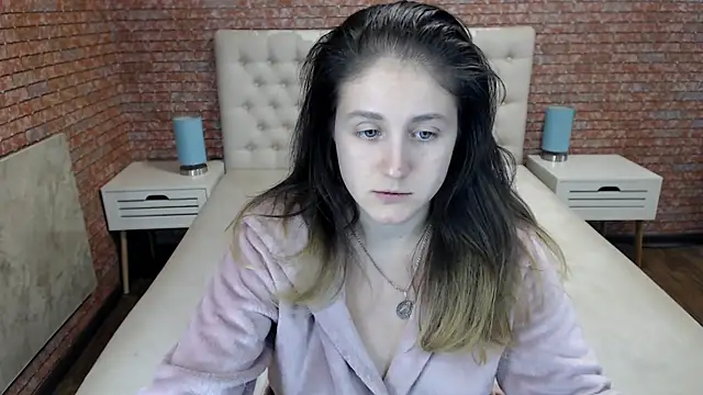 Holliy Cooper online show from September 30, 2025, 11:05 am