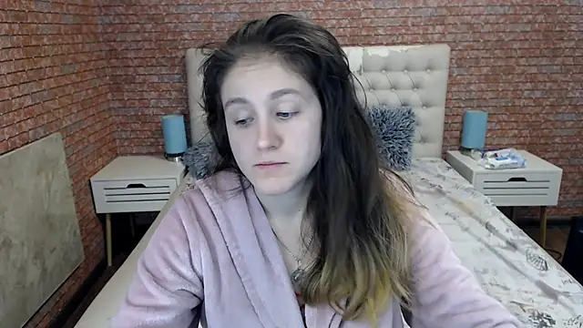 Holliy Cooper online show from October 14, 2025, 7:42 am