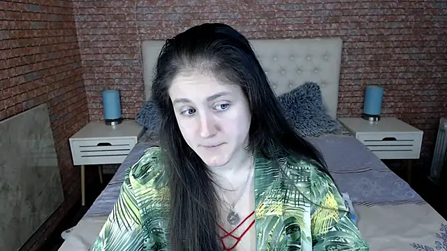 Holliy Cooper online show from March 14, 2025, 9:24 am