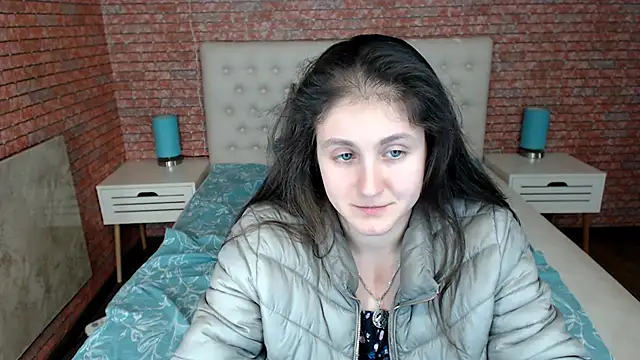 Holliy Cooper online show from March 17, 2025, 4:54 pm