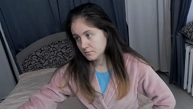 Holliy Cooper online show from December 5, 2025, 10:36 am