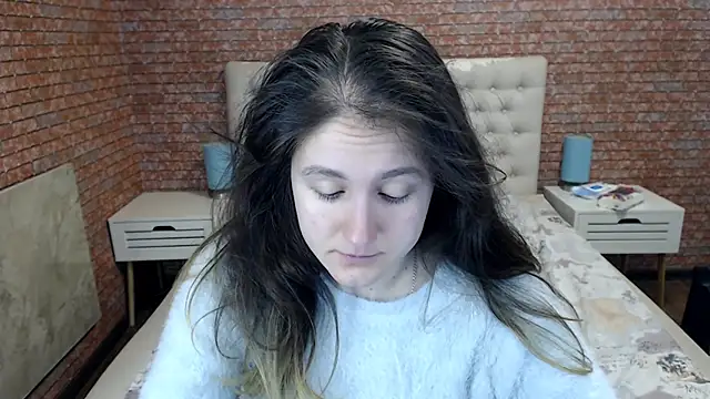 Holliy Cooper online show from October 17, 2025, 8:17 am