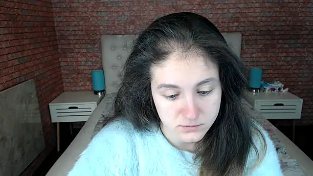 Holliy Cooper online show from October 16, 2025, 7:49 am