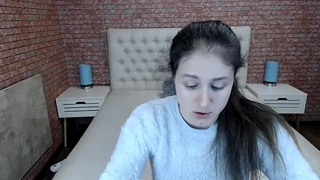 Holliy Cooper online show from March 10, 2025, 1:43 pm