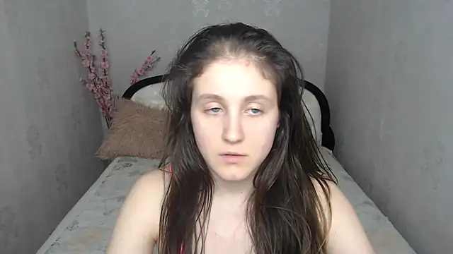 Holliy Cooper online show from June 3, 2026, 2:33 pm