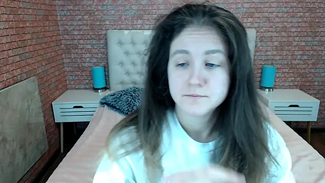 Holliy Cooper online show from November 19, 2025, 7:08 am