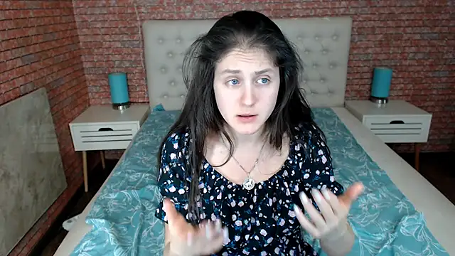 Holliy Cooper online show from March 17, 2025, 11:57 pm