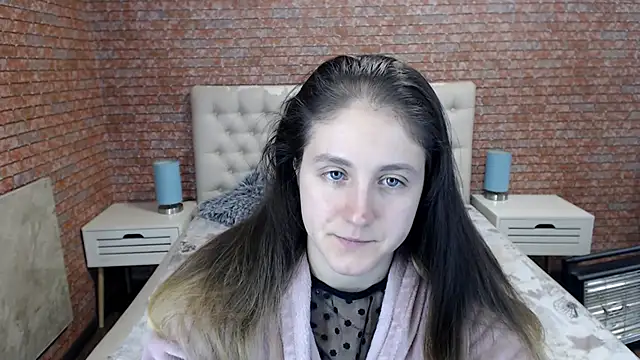 Holliy Cooper online show from October 2, 2025, 8:18 am