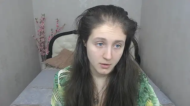 Holliy Cooper online show from March 13, 2025, 7:53 am