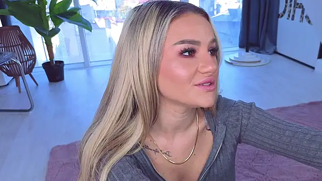 Snapshot of SpoilM3Mor3 chatting on November 2, 2025, 11:15 am SpoilM3Mor3 online show from November 2, 2025, 11:15 am