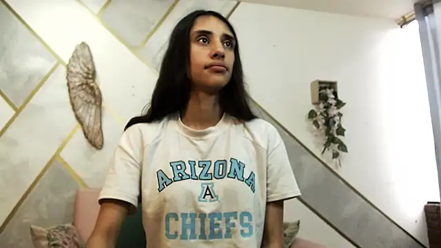 RoxanaCyrano  online show from November 22, 2025, 5:56 pm