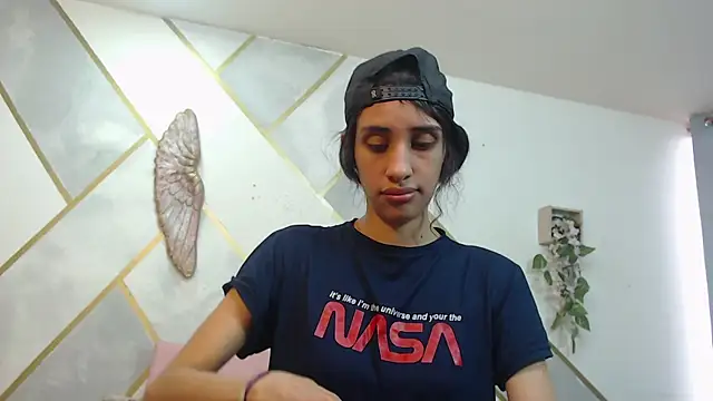 RoxanaCyrano  online show from January 14, 2026, 8:23 pm