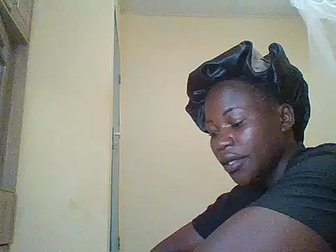 Snapshot of prettychic5 chatting on February 9, 2026, 8:45 am prettychic5 online show from February 9, 2026, 8:45 am