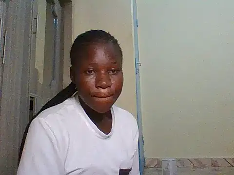 Snapshot of prettychic5 chatting on January 17, 2026, 4:21 pm prettychic5 online show from January 17, 2026, 4:21 pm