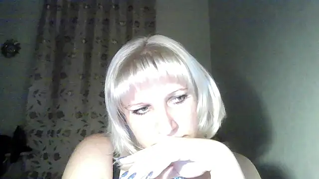 Snapshot of MeilomaWesa chatting on October 3, 2025, 8:10 pm MeilomaWesa online show from October 3, 2025, 8:10 pm