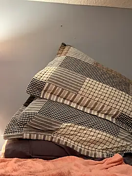 Snapshot of Dylanyes chatting on September 18, 2025, 6:27 am Dylanyes online show from September 18, 2025, 6:27 am