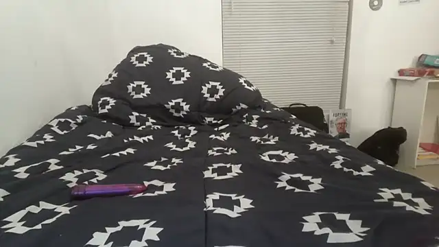 Snapshot of Peachestabby147 chatting on October 25, 2025, 12:32 am Peachestabby147 online show from October 25, 2025, 12:32 am