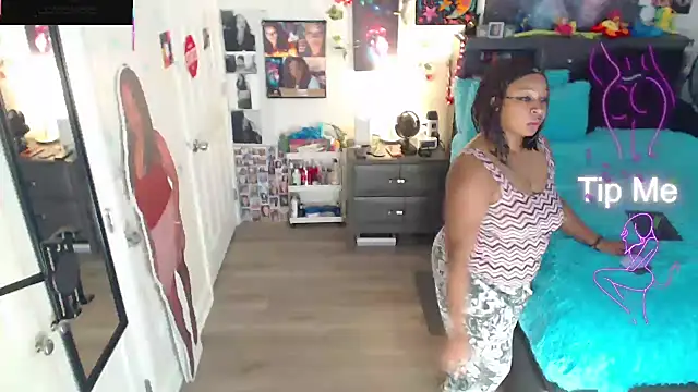 Snapshot of temptressbeauty24 chatting on October 23, 2025, 9:24 pm temptressbeauty24 online show from October 23, 2025, 9:24 pm