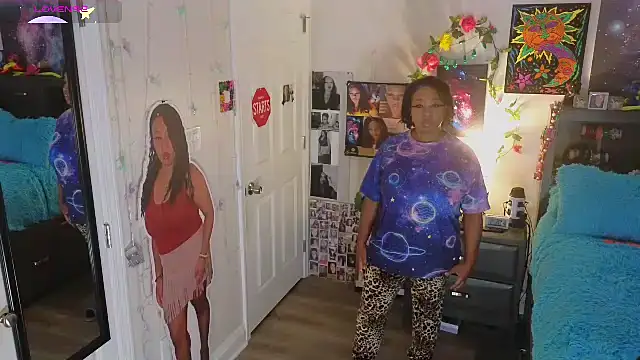 Snapshot of temptressbeauty24 chatting on October 18, 2025, 3:19 am temptressbeauty24 online show from October 18, 2025, 3:19 am