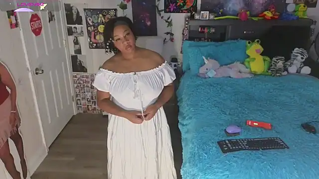 Snapshot of temptressbeauty24 chatting on October 8, 2025, 4:47 am temptressbeauty24 online show from October 8, 2025, 4:47 am