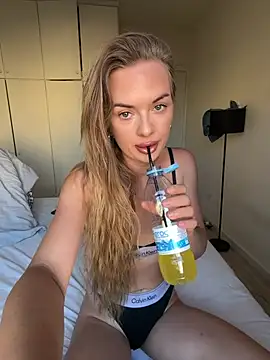 ElenaRebelle online show from July 15, 2026, 3:57 am