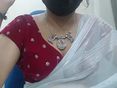 Lovely Siri 23 online show from April 16, 2026, 8:09 pm