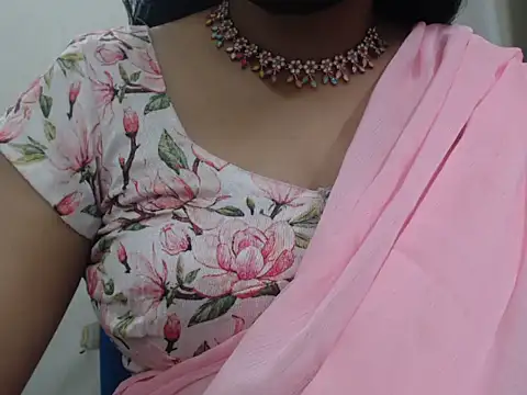Lovely Siri 23 online show from June 7, 2026, 3:17 pm