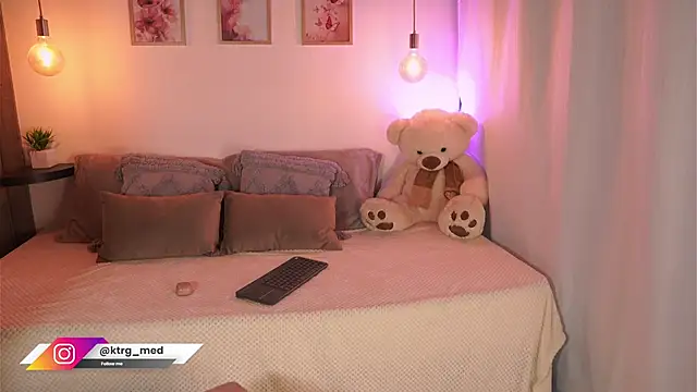 Snapshot of amelie_gonzalez chatting on October 7, 2025, 7:15 pm amelie gonzalez online show from October 7, 2025, 7:15 pm