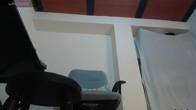 ammarahot7777 online show from November 7, 2025, 1:32 am