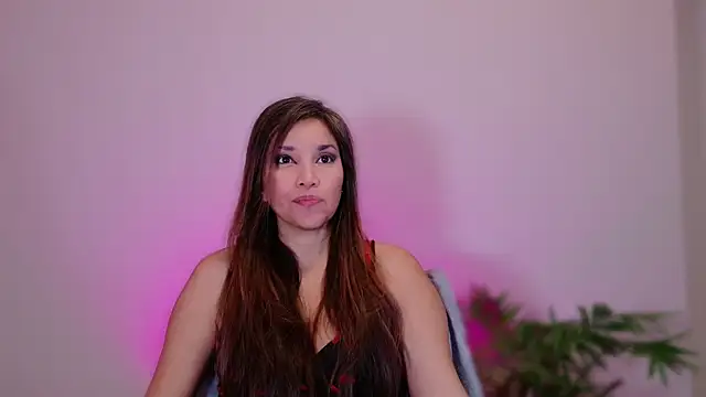 DivineLynn online show from December 5, 2024, 12:39 pm