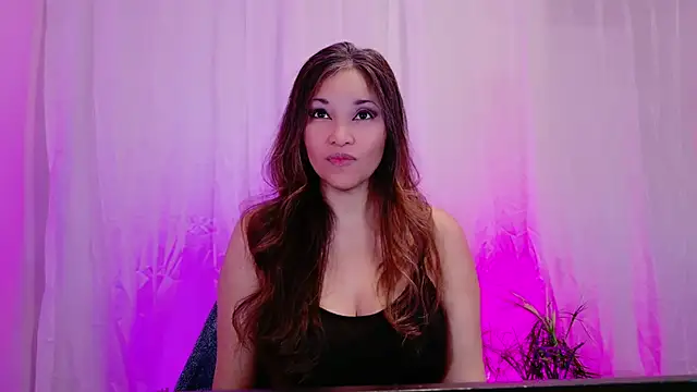 DivineLynn online show from January 25, 2025, 2:36 pm