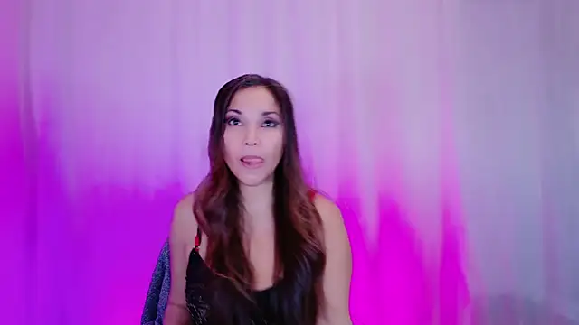 DivineLynn online show from February 2, 2025, 3:17 pm