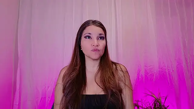 DivineLynn online show from January 20, 2025, 12:49 pm