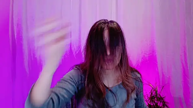 DivineLynn online show from January 24, 2025, 5:00 pm