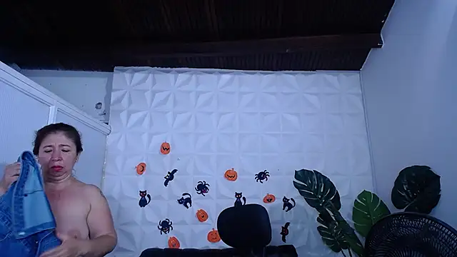 Valentinaa mature online show from October 2, 2025, 9:40 pm