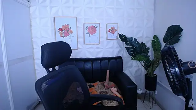 Valentinaa mature online show from February 26, 2026, 9:31 am