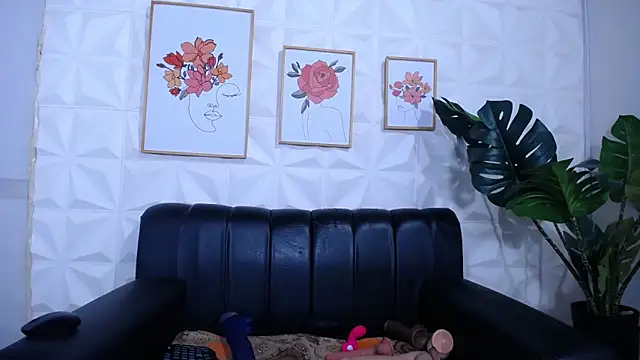 Valentinaa mature online show from March 24, 2026, 7:25 pm