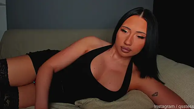 Snapshot of qsstess chatting on October 30, 2025, 8:17 pm qsstess online show from October 30, 2025, 8:17 pm