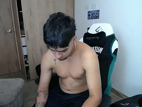 Snapshot of matias_bianco chatting on November 5, 2025, 7:28 pm matias bianco online show from November 5, 2025, 7:28 pm