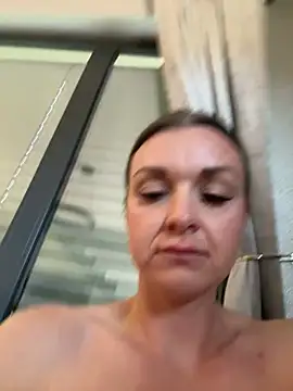 Bella-Tight online show from May 18, 2026, 8:52 am